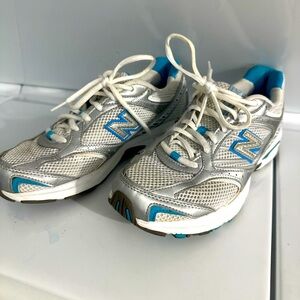 New balance shoes.
